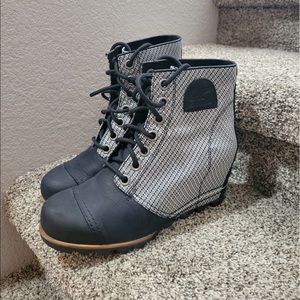 Sorel  PDX Lexie Wedge Black Gray Checker Bootie